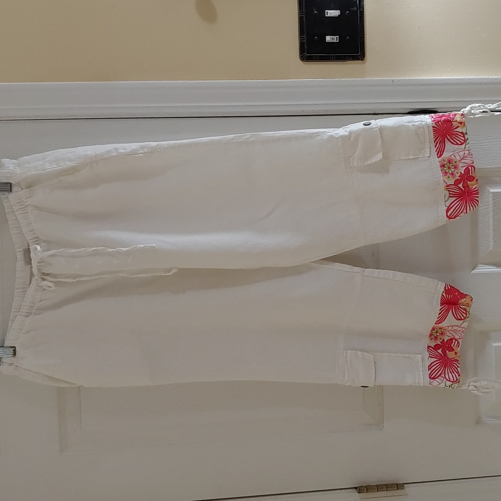 Focus brand linen cargo capris size medium